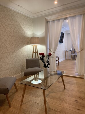 Superior Suite, 1 Bedroom, Sauna | Living area