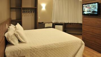 Superior Double Room | Minibar, desk, blackout drapes, soundproofing