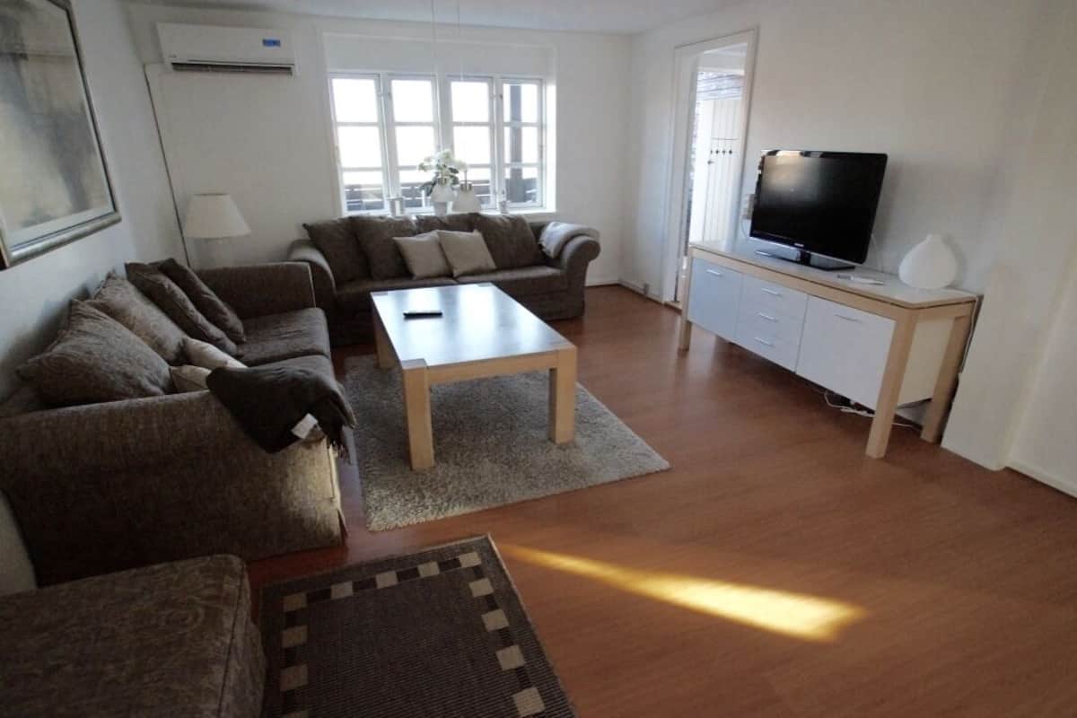 Apartment, 2 Bedrooms, Patio (Gæstgiverstien) | Living area | 32-inch flat-screen TV with cable channels, TV