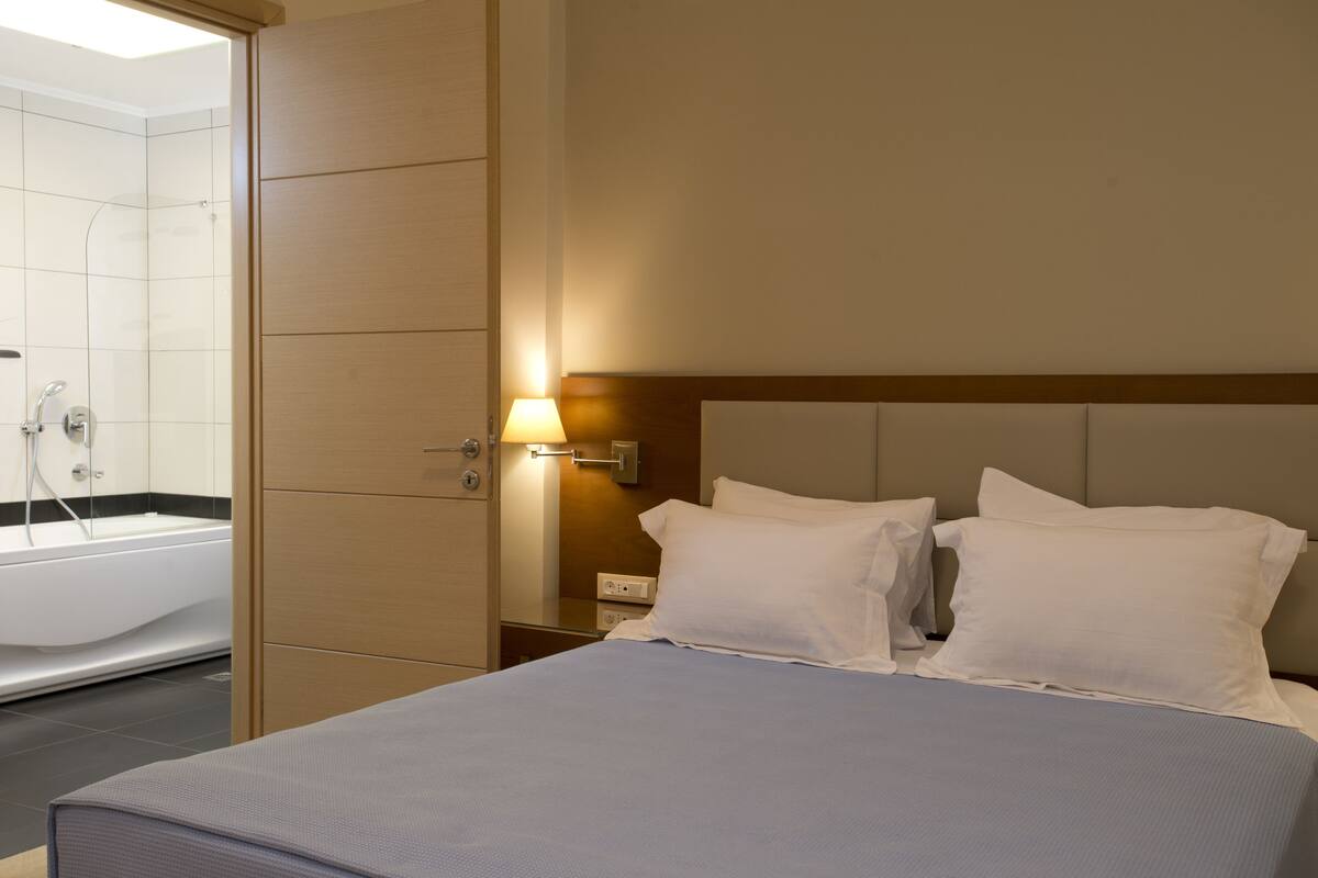 Premium bedding, pillow-top beds, in-room safe, desk