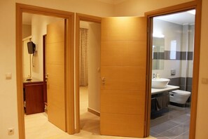 Apartment, 2 Schlafzimmer | Badezimmer | Dusche, Regendusche, kostenlose Toilettenartikel, Haartrockner