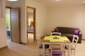 Studio | In-room dining - Niriides Luxury Villas (Pylos-Nestoras)