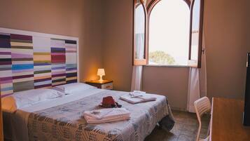 Standard Double or Twin Room, 1 Bedroom, Partial Ocean View | Desk