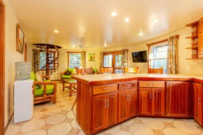 Superior Condo, 2 Bedrooms, Garden View | Private kitchen