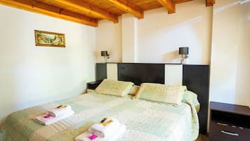 Loft familiar, vista al jardín | Cunas, camas extra y wifi gratis