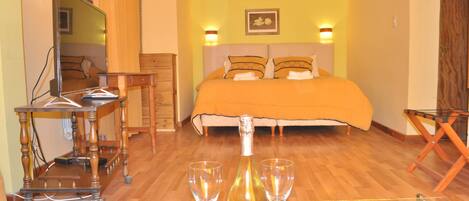 1 dormitorio, cunas (de pago), camas supletorias y wifi gratis