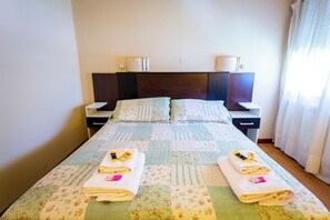 Room | Cribs/infant beds, rollaway beds, free WiFi - Hotel Alejandro I Patagonia (Junin de los Andes)