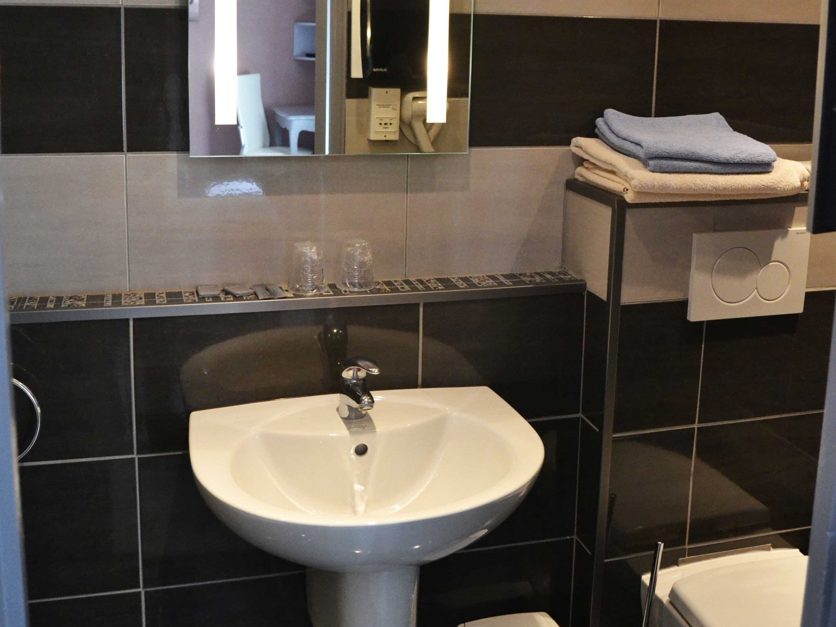 double room, sea view | bathroom | free toiletries, hair dryer, towels
