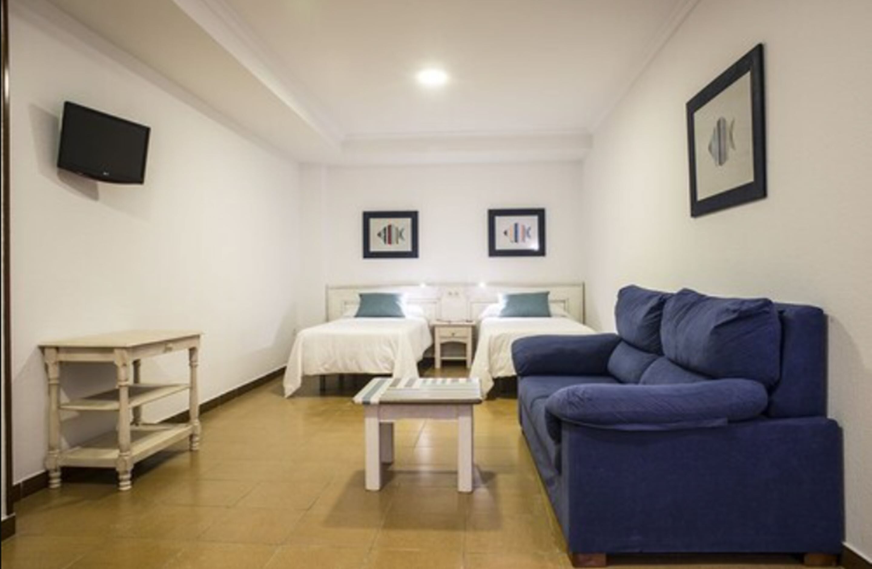 desk, laptop workspace, free wifi, bed sheets