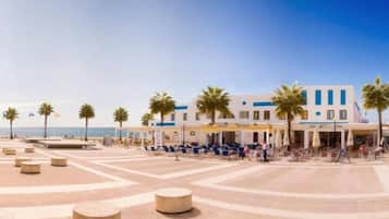 Am Strand, weißer Sandstrand