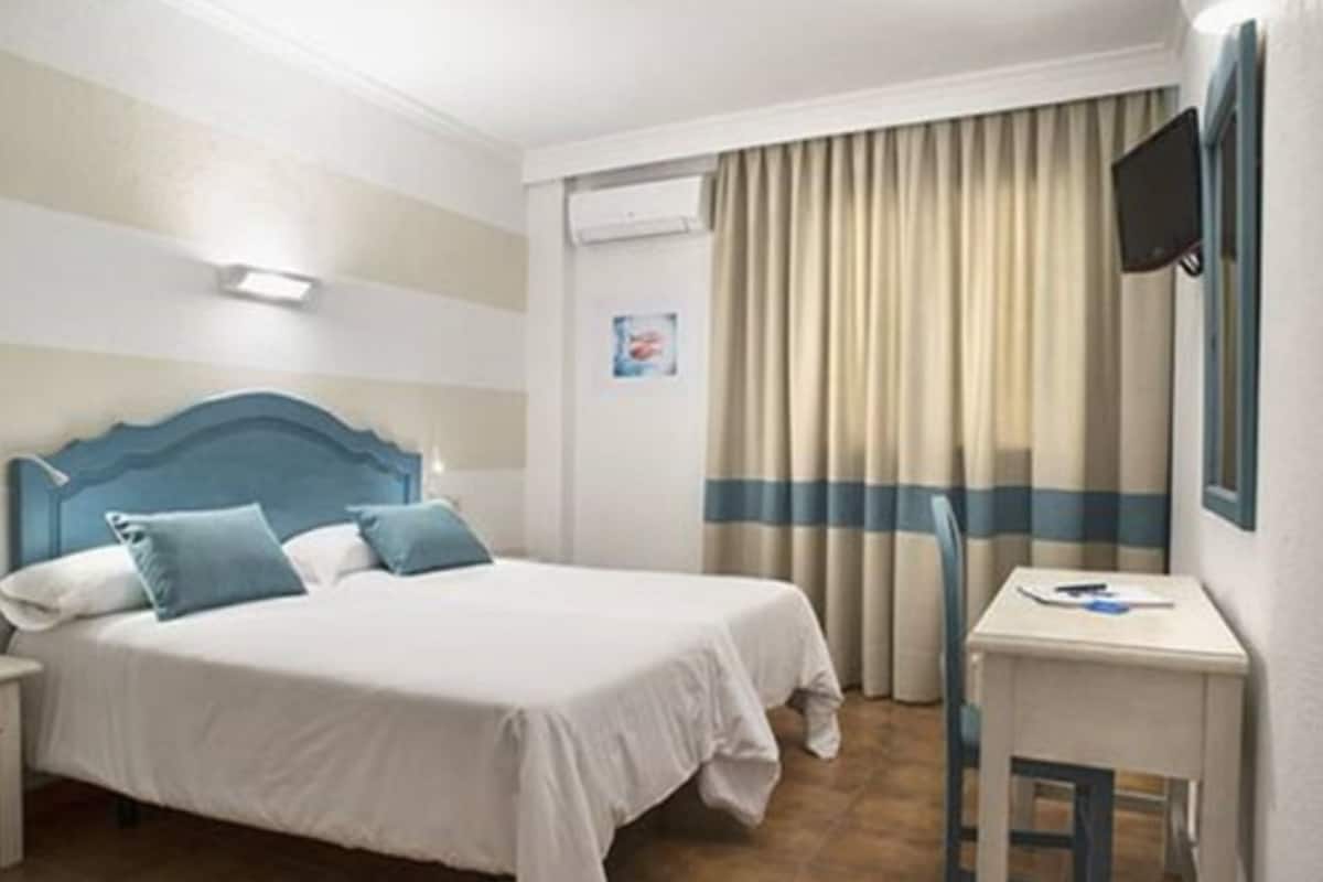Desk, laptop workspace, WiFi (free), bed sheets