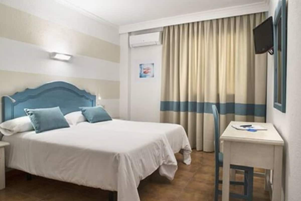 desk, laptop workspace, free wifi, bed sheets