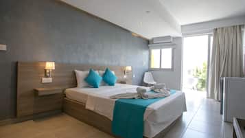 Desk, rollaway beds, free WiFi