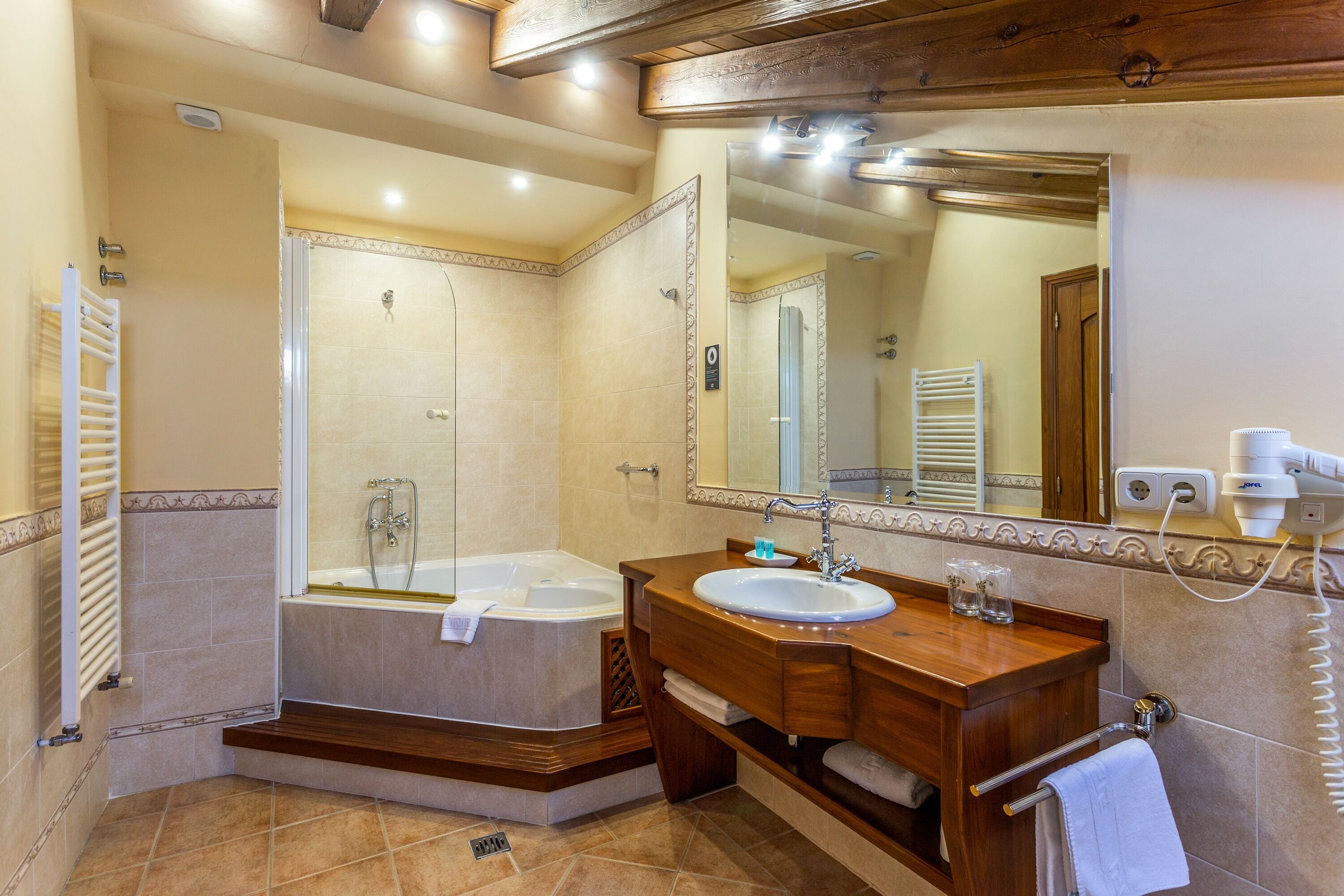 suite | bathroom | free toiletries, hair dryer, bidet, towels
