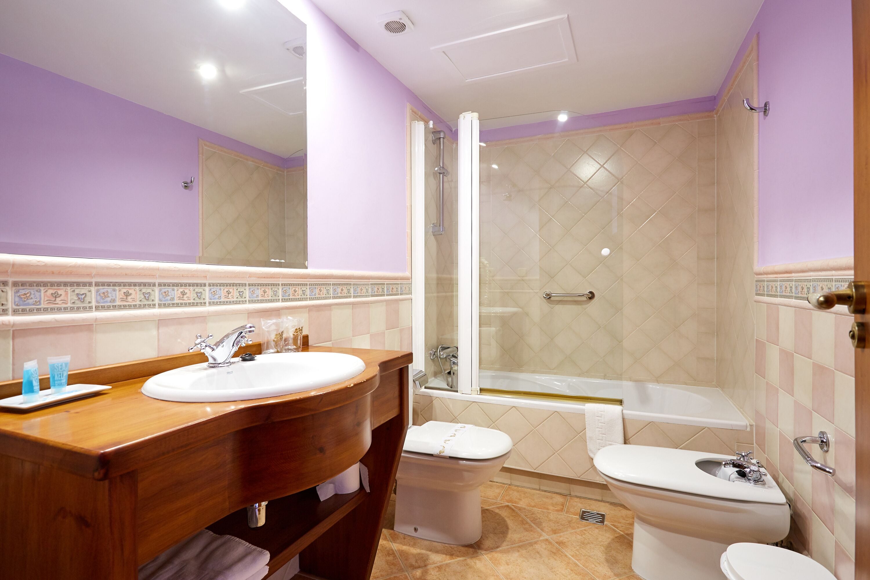 premium double room, 1 queen bed | bathroom | free toiletries, hair dryer, bidet, towels
