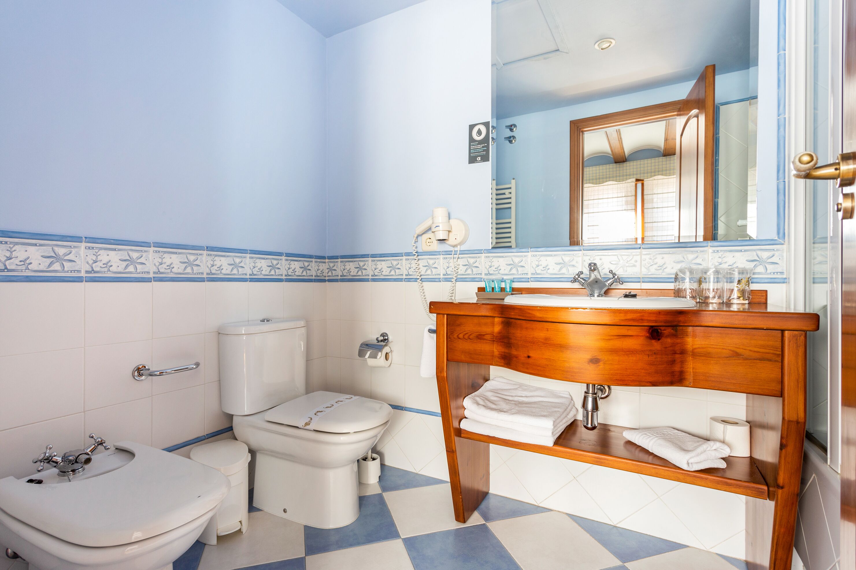 standard triple room, 3 single beds | bathroom | free toiletries, hair dryer, bidet, towels