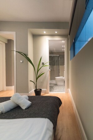 Maisonette with private Hot Tub | 1 soverom, sengetøy i egyptisk bomull og sengetøy av topp kvalitet