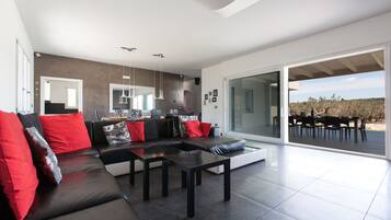 Vila, 4 kamar tidur | Ruang keluarga | TV layar datar dan perapian