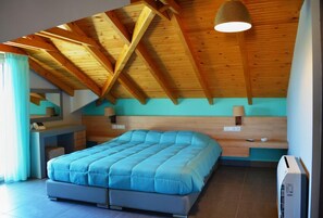 In-room safe, desk, soundproofing, free cots/infant beds - Tsokas Hotel (Pylos-Nestoras)