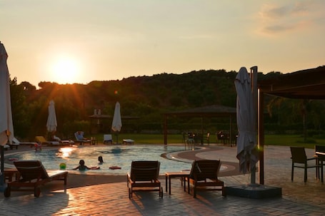 Outdoor pool, pool loungers. Tsokas Hotel