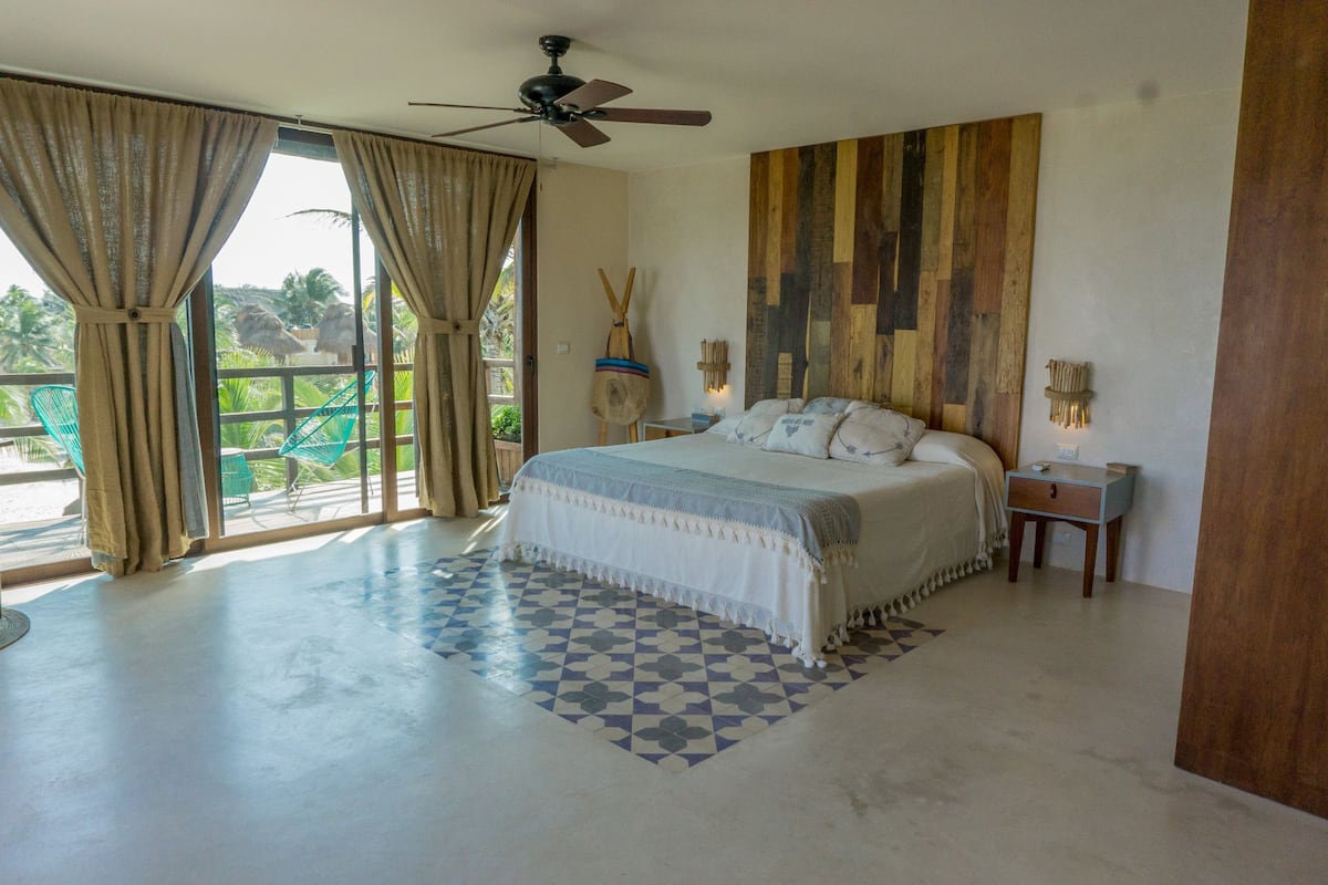 Suite Penthouse frente al mar | Sábanas de algodón egipcio y ropa de cama de alta calidad