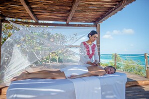 Couples treatment rooms, body treatments, hydrotherapy, aromatherapy