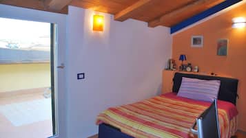 Quarto triplo | Roupas de cama premium, escrivaninha, quartos à prova de som