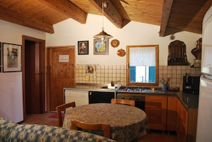 Cottage | Khu vực ăn uống tại phòng