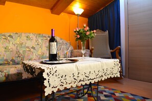 Cottage | Living area | LCD TV - B&B Percorso Verde (Perugia)