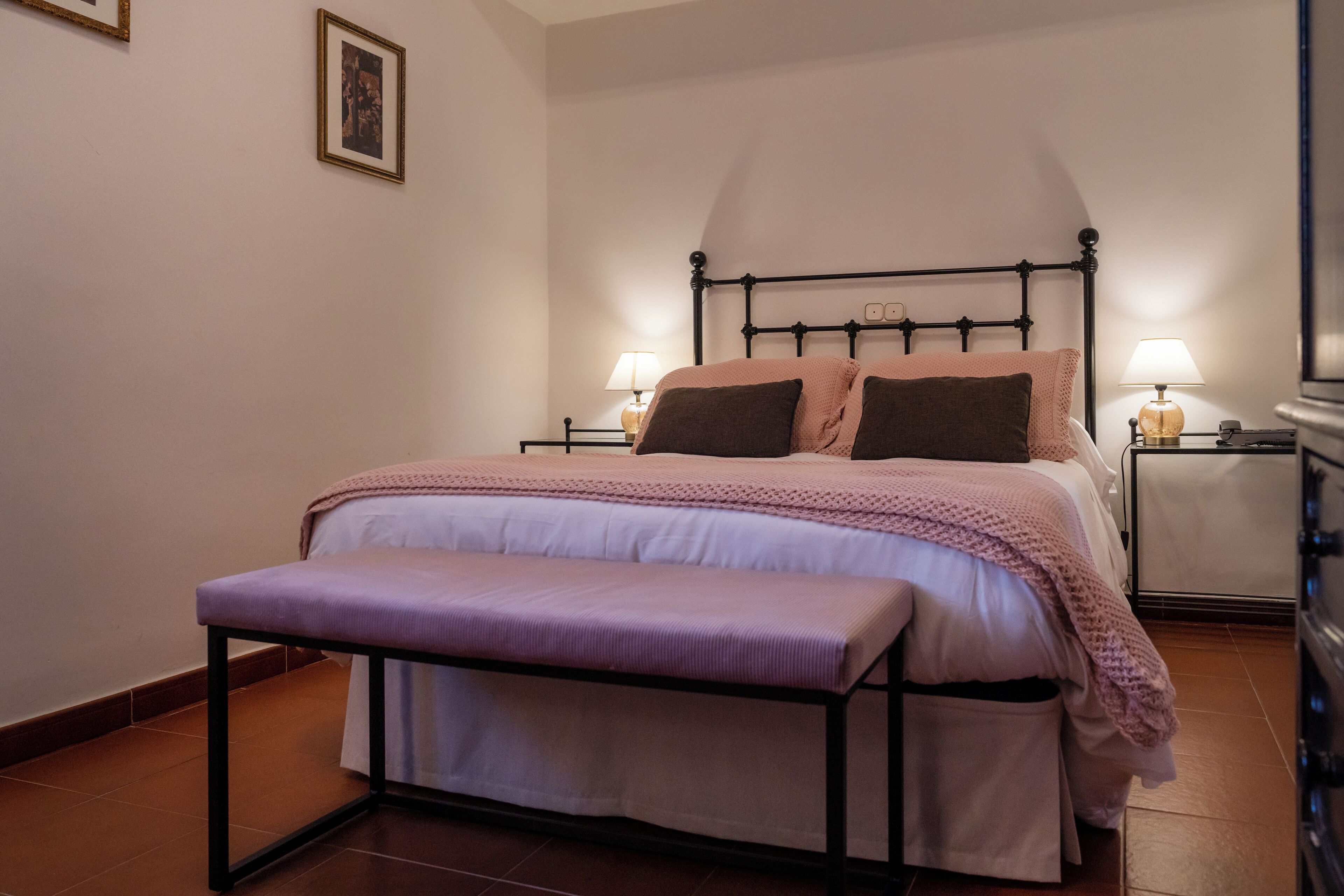 Chambre supérieure double | Bureau, literie fournie