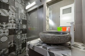 House, 1 Bedroom, Sea View | Bathroom | Shower, hair dryer, towels - Ydreos Studios & Apartments (Naxos)