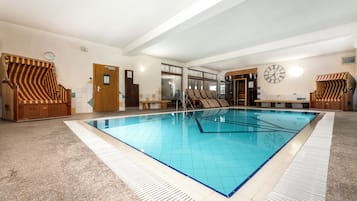 Indoor pool, sun loungers