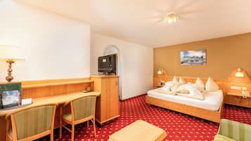 Room | Premium bedding, minibar, in-room safe, desk