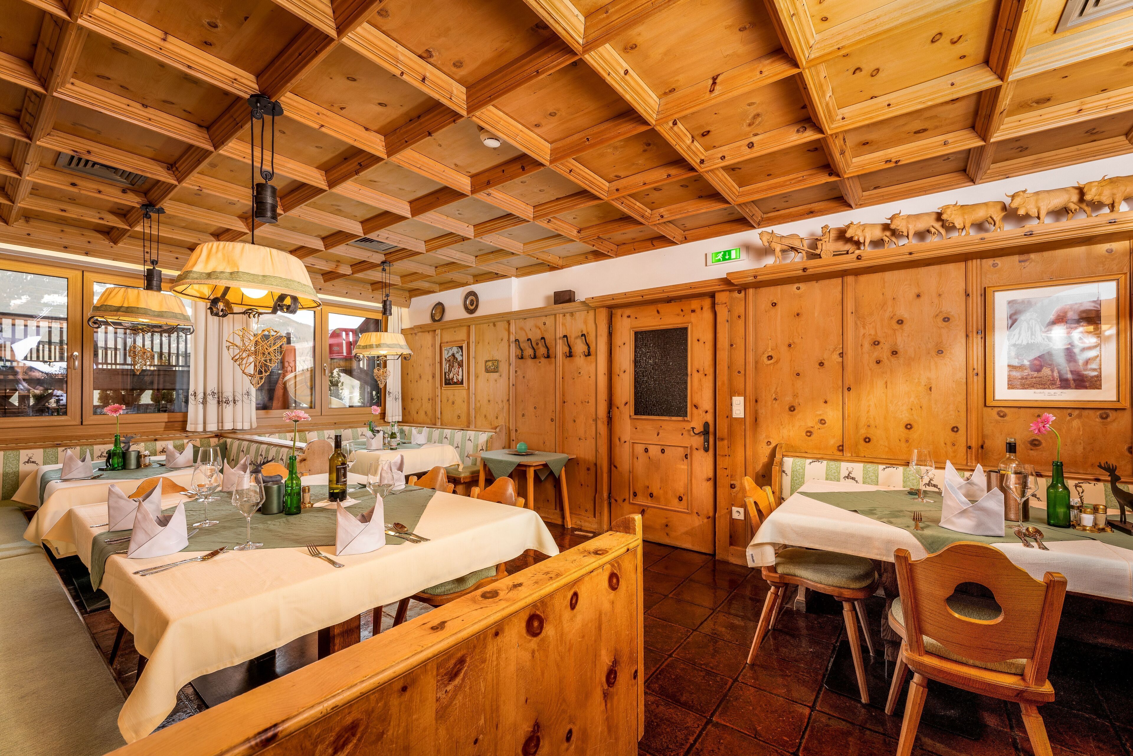 Breakfast, lunch, dinner served; Regional cuisine 