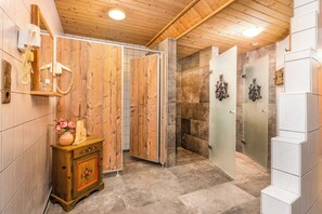 Trị liệu toàn thân, liệu pháp quấn ủ cơ thể, tẩy tế bào chết 