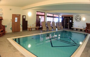 Innenpool, Liegestühle