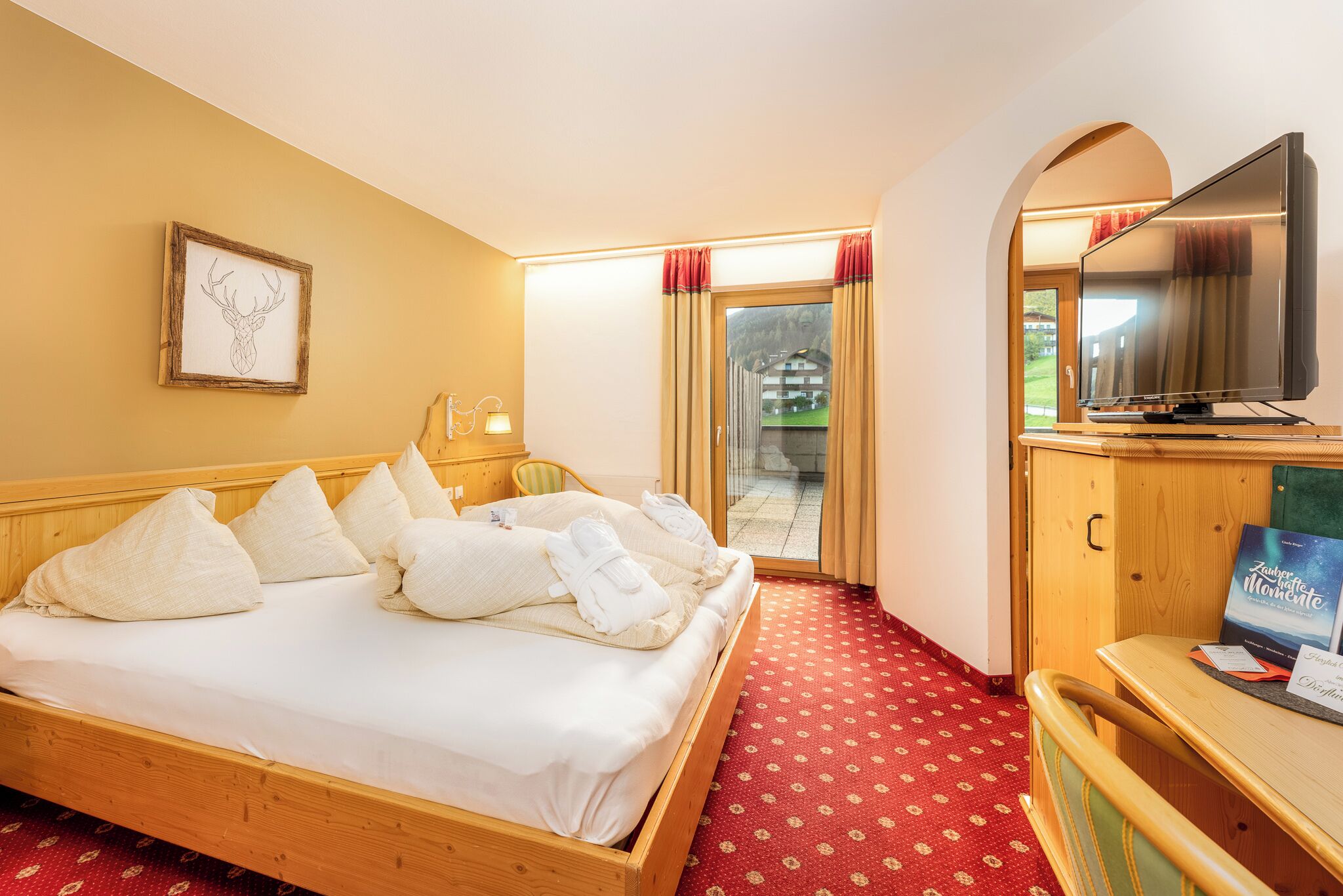 Room | Premium bedding, minibar, in-room safe, desk