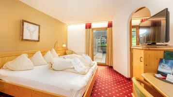 Room | Premium bedding, minibar, in-room safe, desk