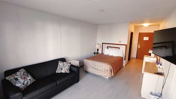 Standard Room (1 Bed) | Iron/ironing board, free WiFi
