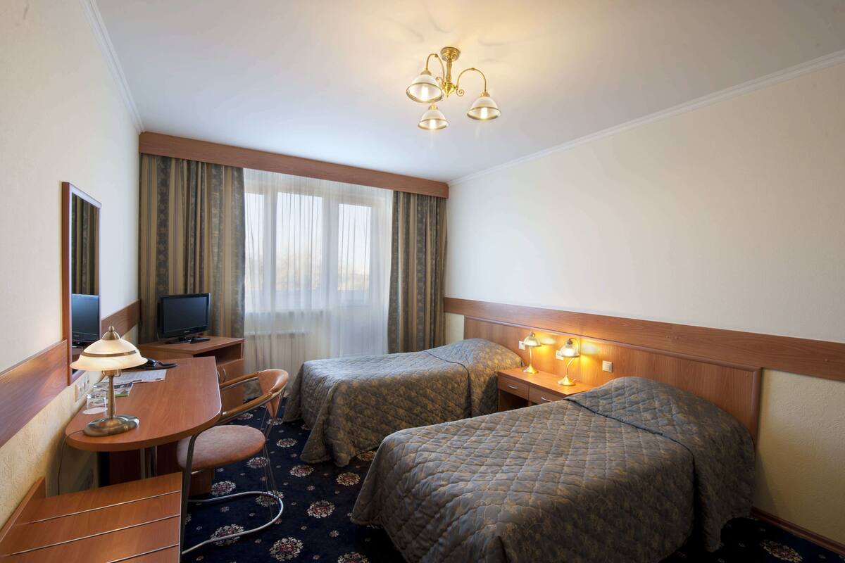Basic Twin Room, Shared Bathroom | Iron/ironing board, free cribs/infant beds, free WiFi, bed sheets