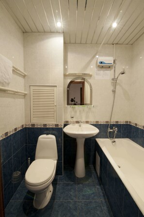 Comfort Apartment, Kitchen (2 rooms) | Bathroom - Tsaritsino Apart-Hotel (Moscow)