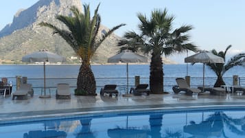 Outdoor pool, sun loungers