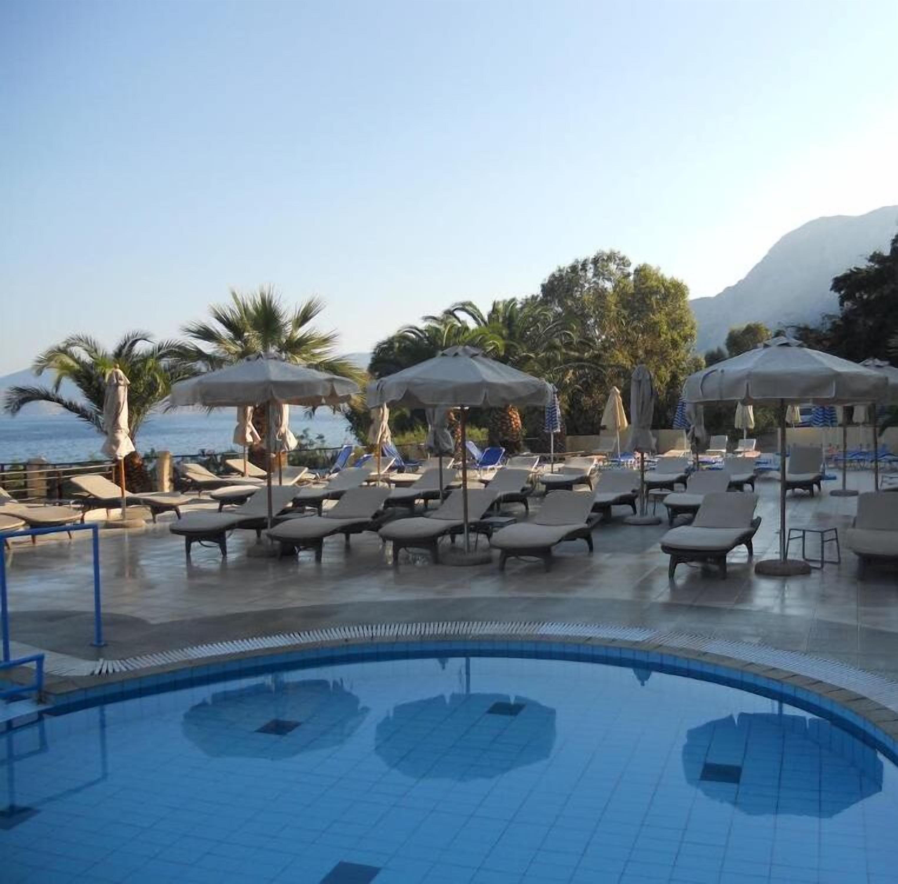 outdoor pool, pool loungers