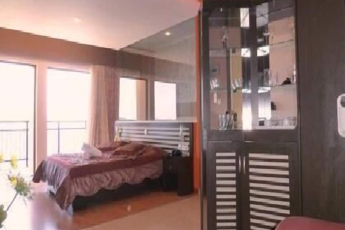 Junior suite, hot tub | Een kluis op de kamer, gratis babybedden, gratis wifi, beddengoed