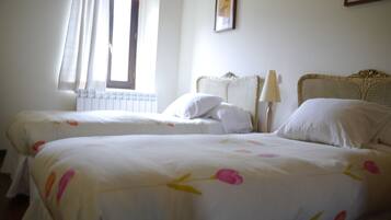 Familiekamer | Een kluis op de kamer, verduisterende gordijnen, babybedden, gratis wifi
