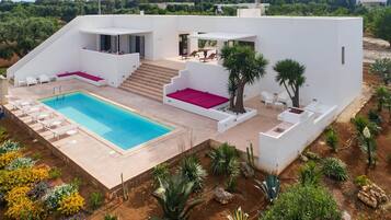 Seasonal outdoor pool, pool umbrellas, sun loungers