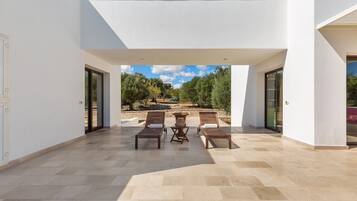 Villa, 4 Bedrooms | Terrace/patio