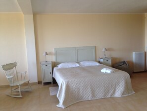 Premium bedding, desk, soundproofing, free WiFi - La Quercetta (Foligno)