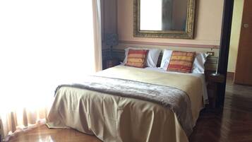 2 Schlafzimmer, hochwertige Bettwaren, Schreibtisch