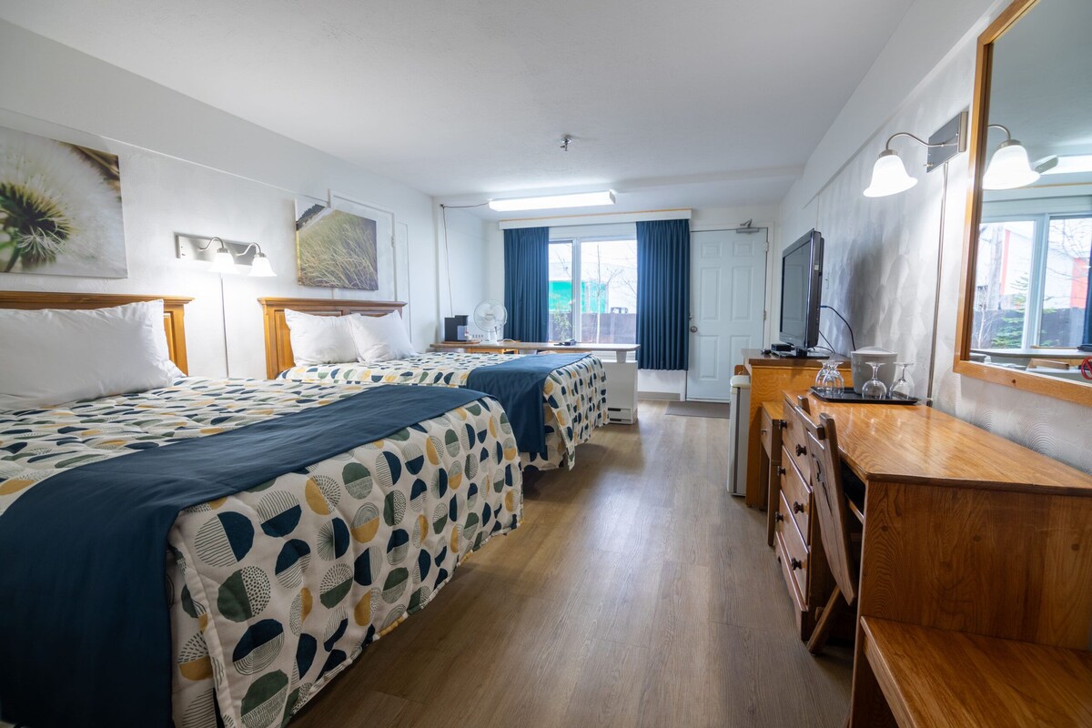 Firemannsrom – comfort | Sengetøy av topp kvalitet, skrivebord og strykejern/-brett